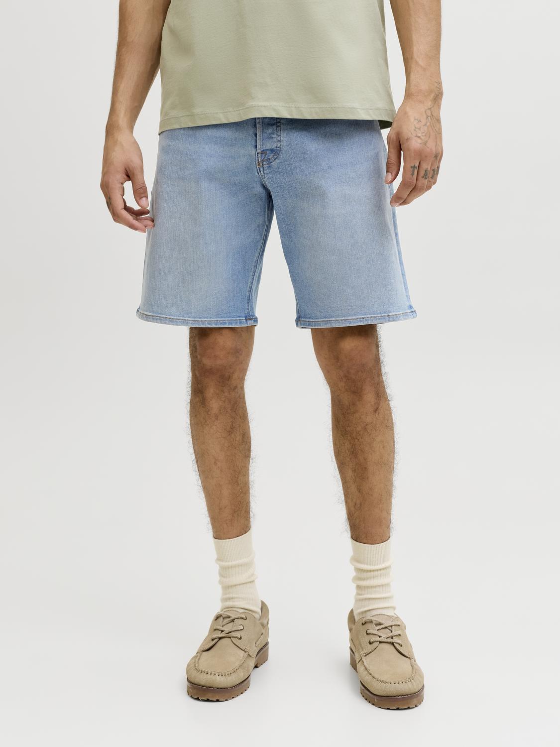 model_shot-front
